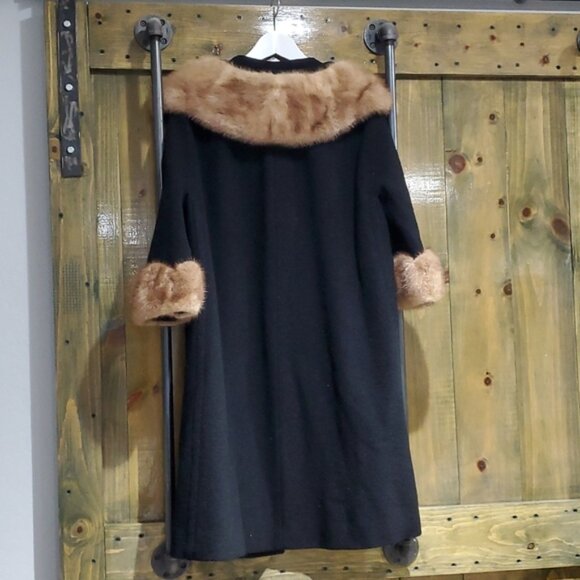 VINTAGE DEARDON BLACK LONG COAT WITH FUR COLLAR AND TRIM - Picture 14 of 16